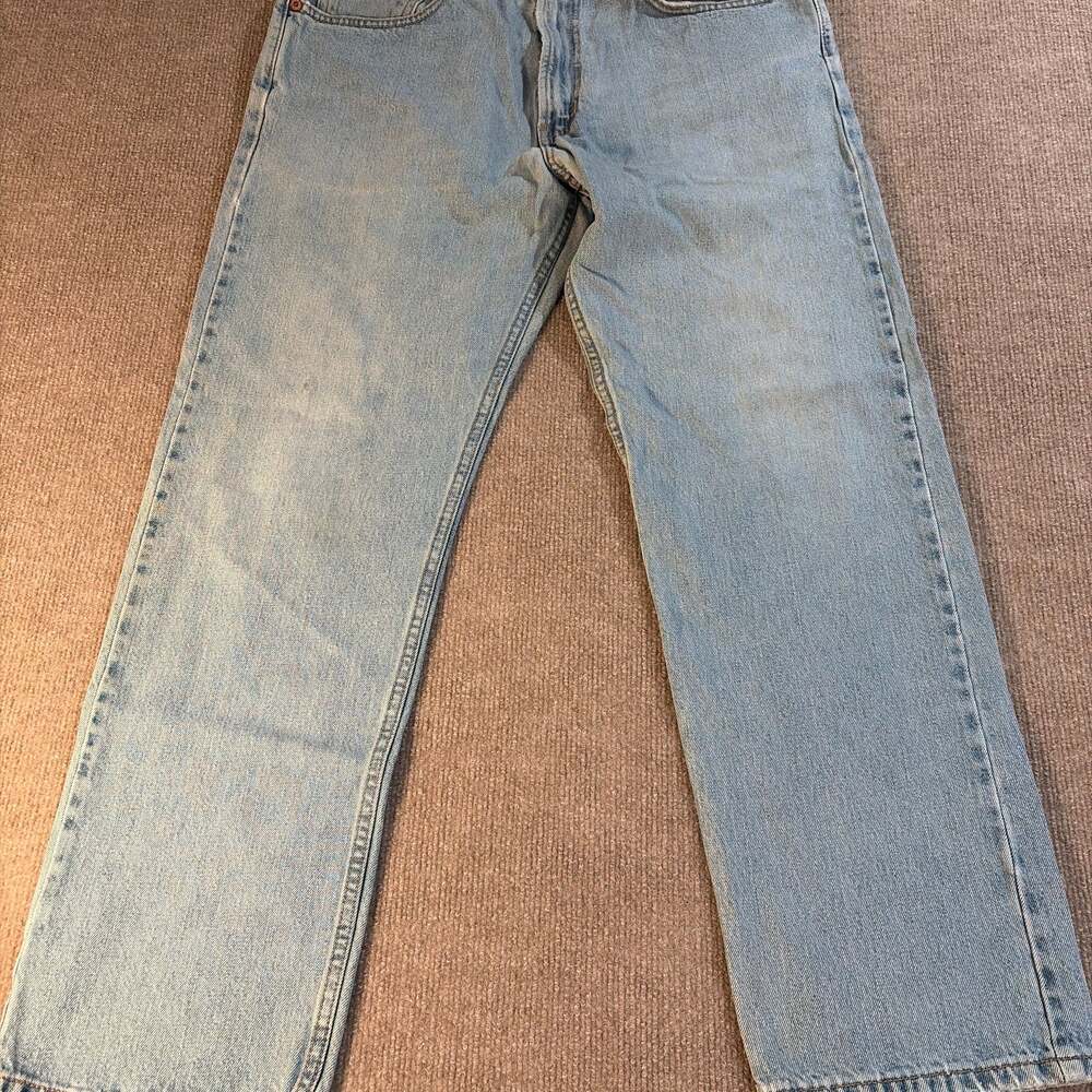 Levi's Men's 505 Regular Fit Straight Leg Jeans in Light Stonewash 0262
